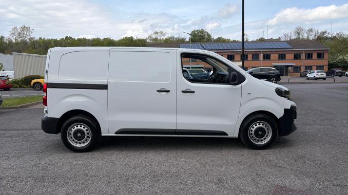 Vauxhall Vivaro L2 Diesel 2.0 Turbo D 145 Prime H1 Van - Image 9